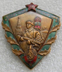 Отличный пограничник МВД с двумя доками на одного.