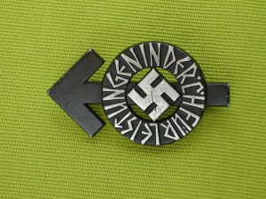 Знак за спортивные достижения HJ в чёрном.