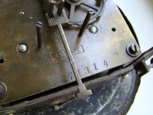Красивые настенные часы (19 в.).