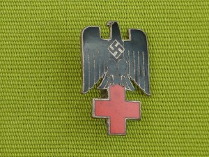 Знак Красного креста на головной убор.