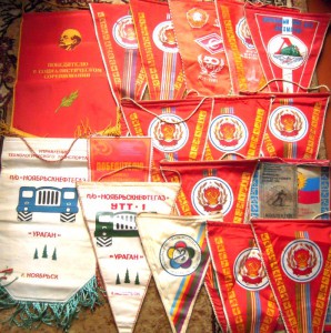 49 спортивных вымпелов.