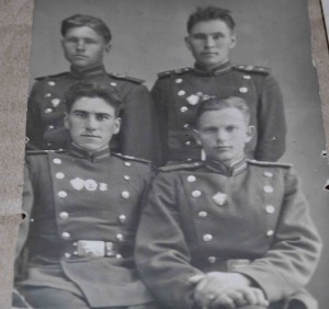 Пограничники МВД 51-52 гг. В форме с оружием и ЗНАКАМИ 21шт.