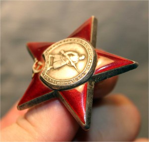 Красная Звезда №2755796 ТОЛСТАЯ! Эмали супер! Редкая Гайка!!