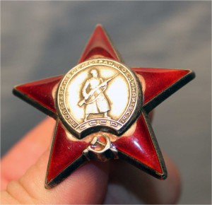 Красная Звезда №2755796 ТОЛСТАЯ! Эмали супер! Редкая Гайка!!