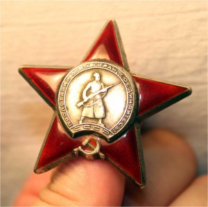 Красная Звезда №2755796 ТОЛСТАЯ! Эмали супер! Редкая Гайка!!