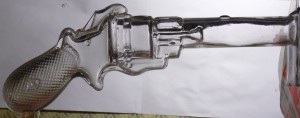 Фигурная бутылка в виде револьвера