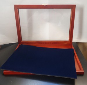 Витрина (багет) для значков и медалей! SAFE