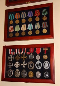 Витрина (багет) для значков и медалей! SAFE