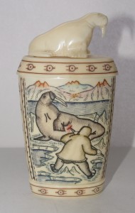 Красивый стакан - кость моржа (цвет). Чукотка.