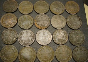 Кучка монет - копейки и двушки Александра
