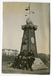 Матерный обелиск.