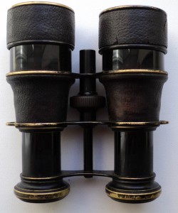 Бинокль в футляре.   Сохранный.