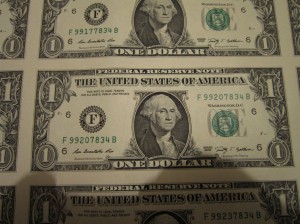 Неразрезанный лист долларов $1 x 32