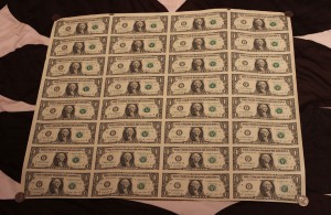 Неразрезанный лист долларов $1 x 32