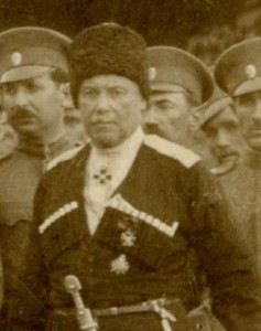 Помогите определить атамана на фото.