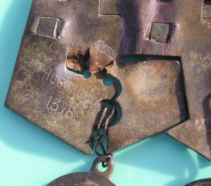 Две медальки на именной колодке.