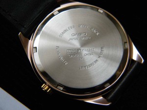 CASIO - красивый, новый, недорогой кварц.