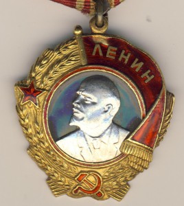 Ленин на одного из двух братьев ГСС. С пулеметом в руках.