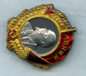 Орден Ленина 8360(винт) с удостовер. на женщину июнь 1942г.