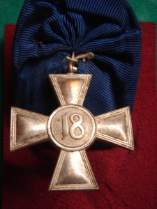 Крест 18 лет выслуги в Luftwaffe (на колодке с лентой!)