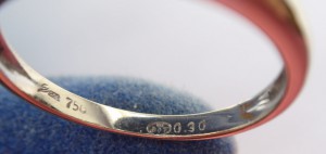 Колечко из золота 750 пробы с бриллиантом 0,3 К .