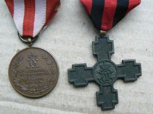 Медаль "Защитнику Независимости" и Дунайский крест.