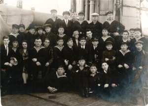 Моряки. Надписи на бескозырках.