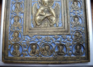 Шесть предметов.