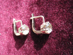 Серьги с молодым рубином.