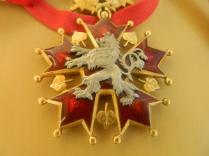 звезда и крест белого льва  с мечами