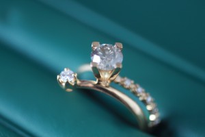 КРАСИВОЕ женское кольцо с 7 Бриллиантами! Больше карата!