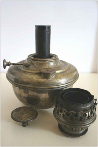 Емкость керосиновой люстры (лампы).