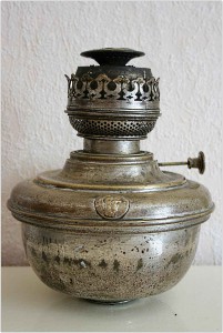 Емкость керосиновой люстры (лампы).