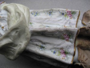 Две большие, старые статуэтки М&F. Есть травмы.
