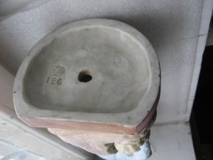 Две большие, старые статуэтки М&F. Есть травмы.