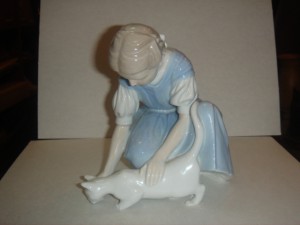 Девушка с кошкой.B&G Копенгаген.