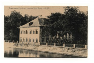 Петроград.Летний сад и домик Петра Великого.