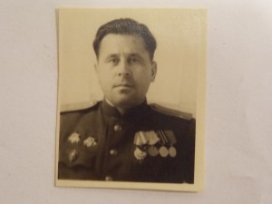 Знак НКВД с кучей доков и фотографий.