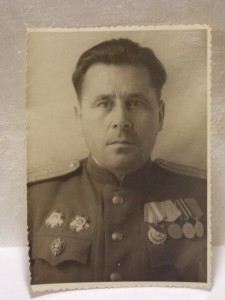Знак НКВД с кучей доков и фотографий.