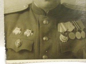Знак НКВД с кучей доков и фотографий.