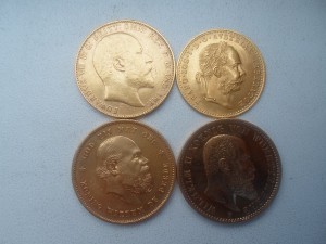 4 золотых монеты