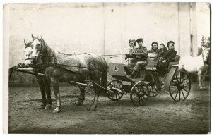 Бричка со звездой и "Виллис"  - "броневик".