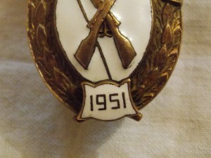 Знак окончания высшего военного училища 1951 г.