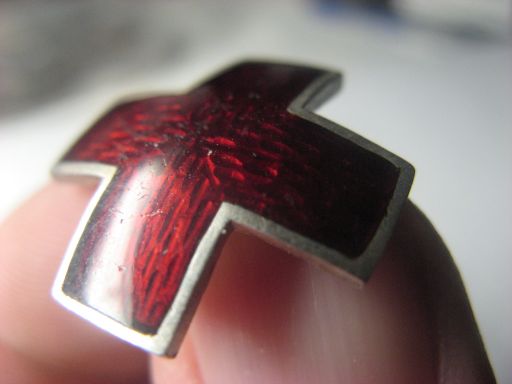 Красный крест.Эмаль.(Какарда,петичный?)