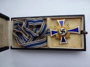 "Крест немецкой матери" в золоте,в футляре!