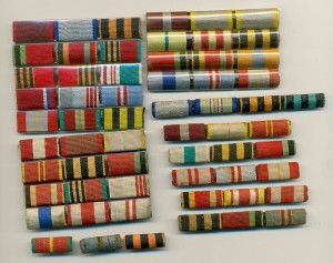 Юбилейные медали кучкой.