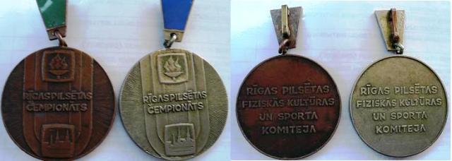 Две спортивные медали?- Рига.