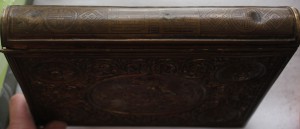 Металлическая обложка.