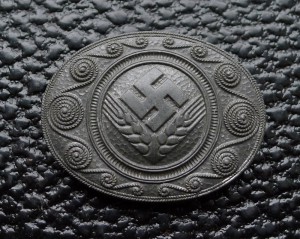 Служебная брошка RAD для девушек.