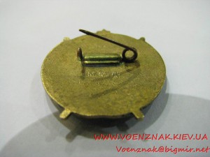 Знак "КВАДРАТ-УЯЛАБ ПАХТА ЭКИШ УСТАСИ УЗССР КХМ" Узбекской С